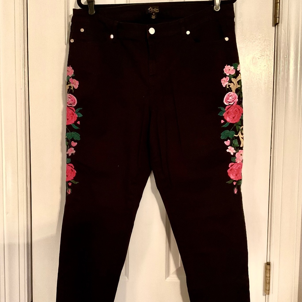 Thalia Sodi Misses 18 Black Jeans with Embroidery